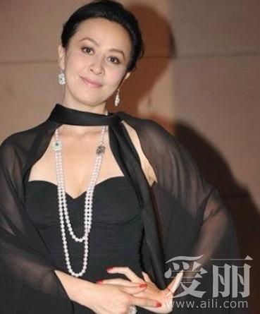 曝劉曉慶等女星無親生子女真相