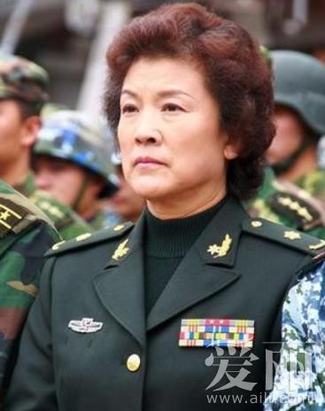 曝劉曉慶等女星無(wú)親生子女真相