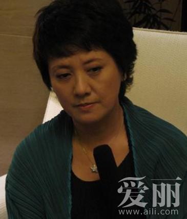 曝劉曉慶等女星無親生子女真相