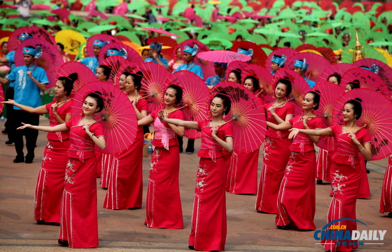 云南西雙版納歡度潑水節