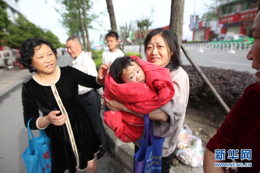 四川雅安蘆山縣地震 初步估計傷亡上百人