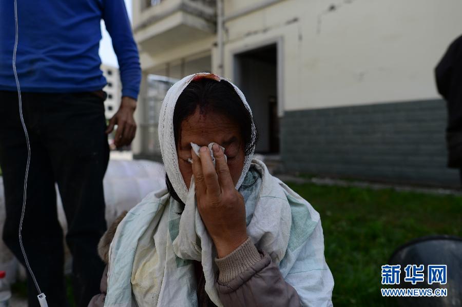 雅安地震已致37人死亡　500人以上傷亡