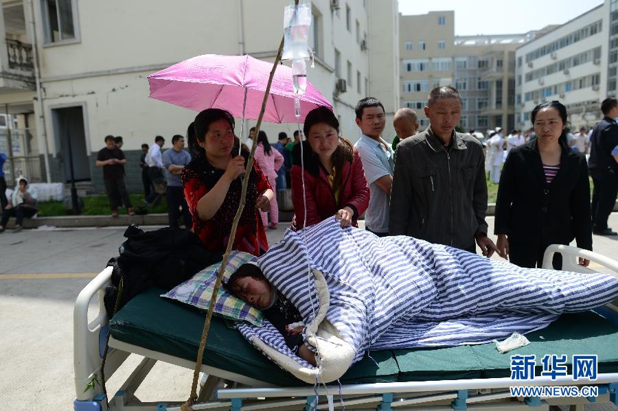 雅安地震已致37人死亡　500人以上傷亡