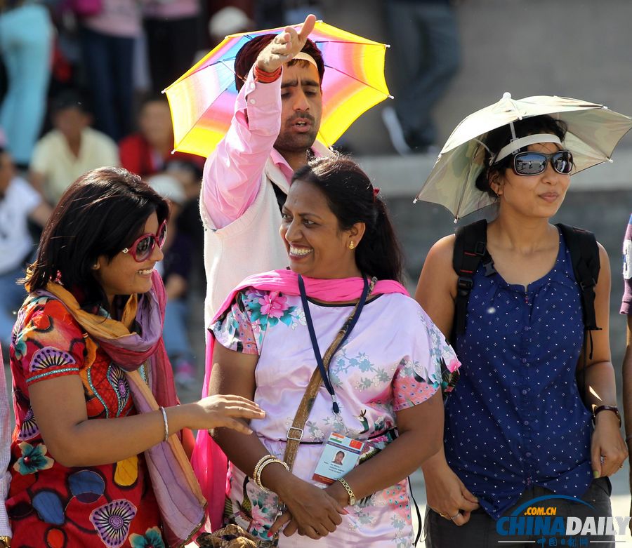 印度百人青年代表團游覽長城、故宮