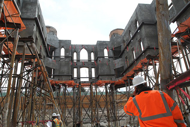 美被毀教堂“懸空”重建后變奇觀(組圖)