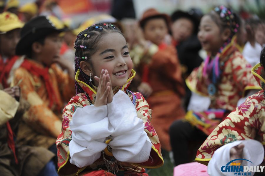 拉薩兒童歡慶兒童節(jié)