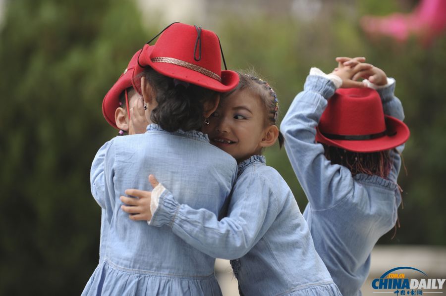 拉薩兒童歡慶兒童節(jié)