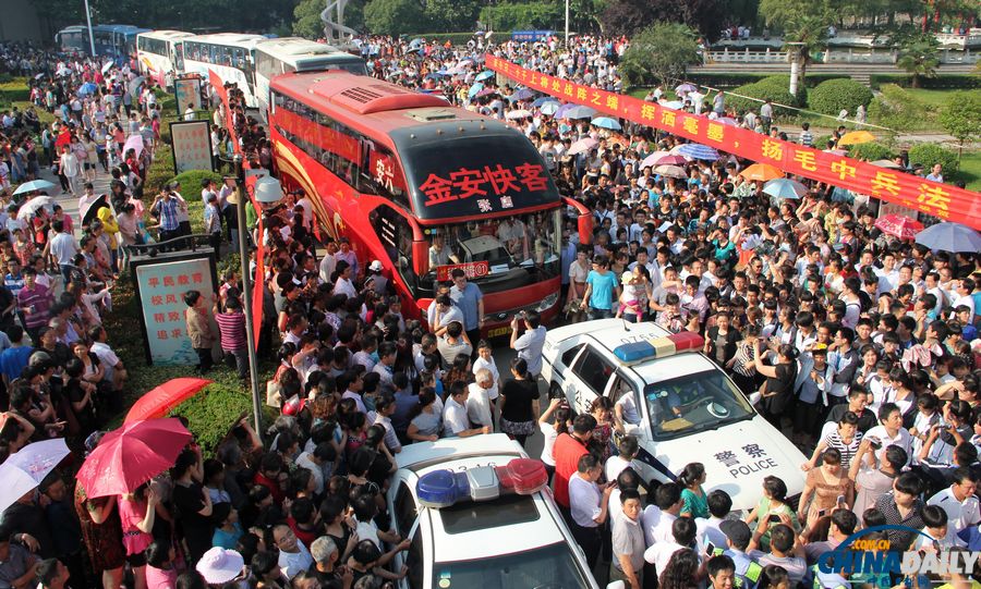 安徽六安：萬人大送考