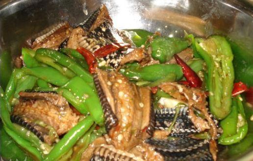 岳陽(yáng)日均吃蛇2千斤遭圍觀 揭秘非法經(jīng)營(yíng)窩點(diǎn)（組圖）