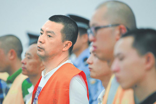 殺害億萬(wàn)富豪捅刺民警槍殺他人 成都