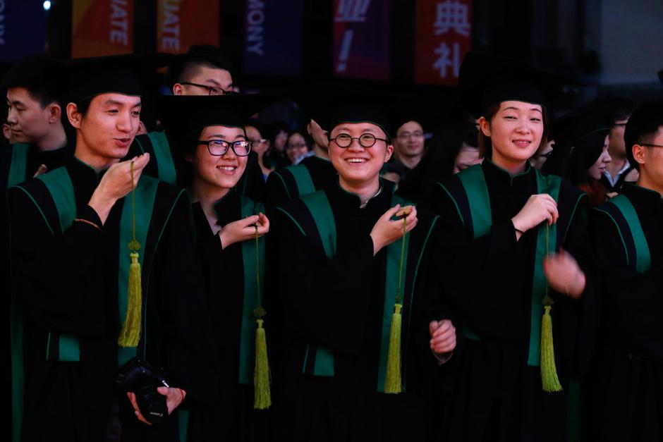 “中國式學位服”正式亮相[高清]