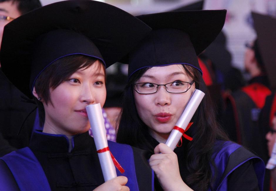 “中國式學位服”正式亮相[高清]