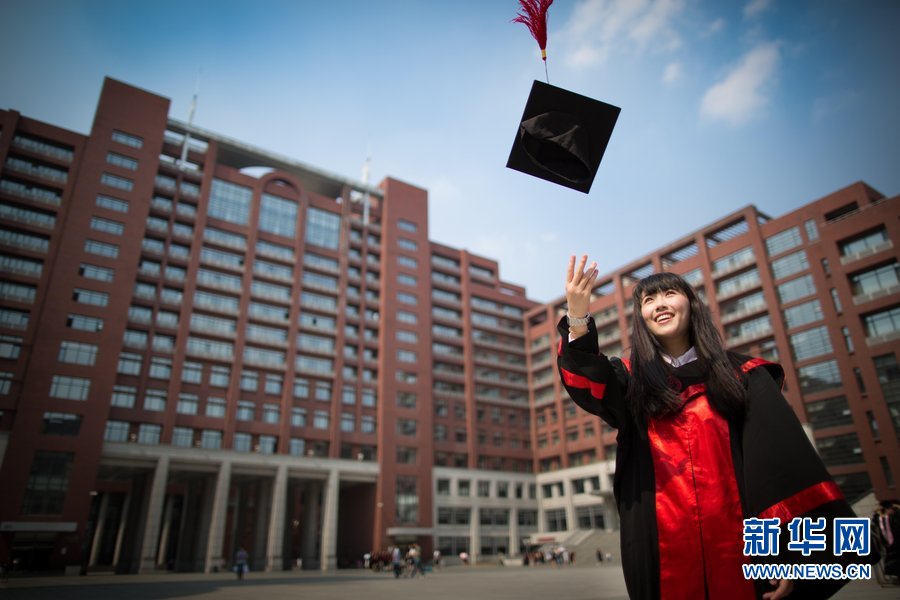 高校招生創新頻使“美人計”：接地氣or浮躁？