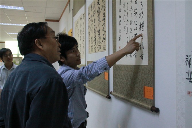 北京人文大學出了個天才書法家：胡中一