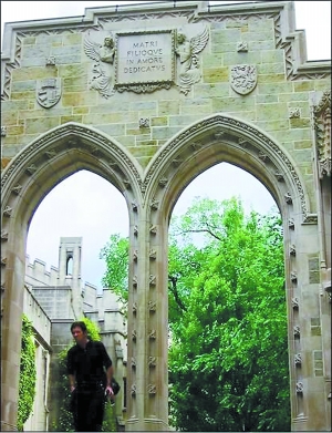 畢業(yè)日，不為憂傷為瘋狂