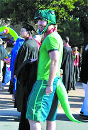 畢業(yè)日，不為憂傷為瘋狂