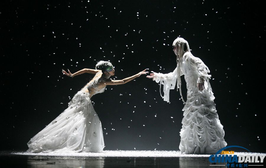 楊麗萍收官之作《孔雀》南京“開屏”