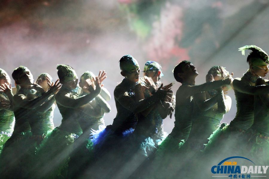 楊麗萍收官之作《孔雀》南京“開屏”