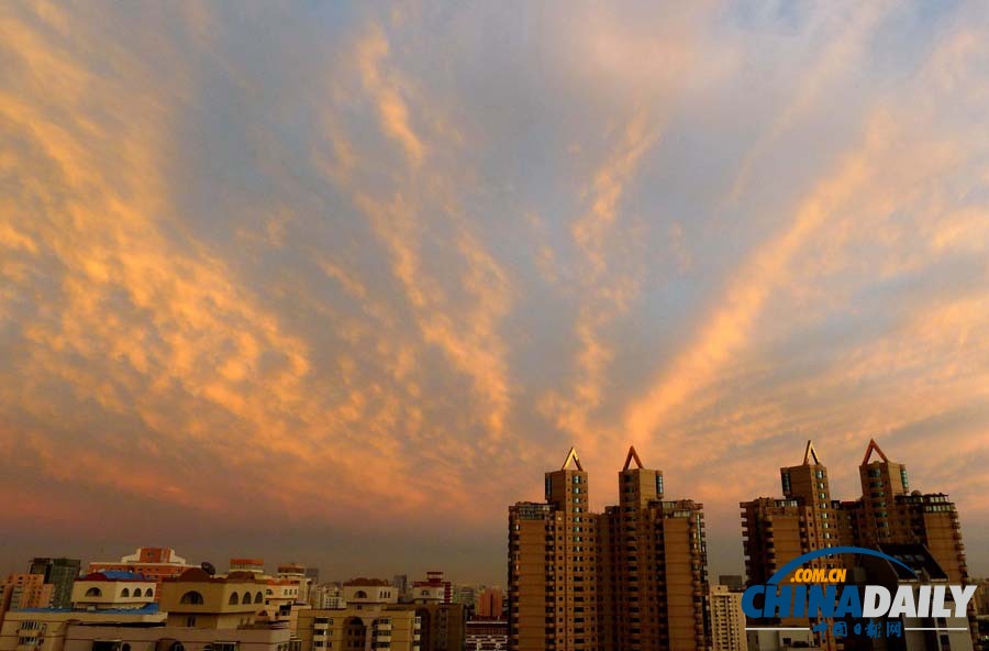 北京狂風暴雨后呈現奇異晚霞