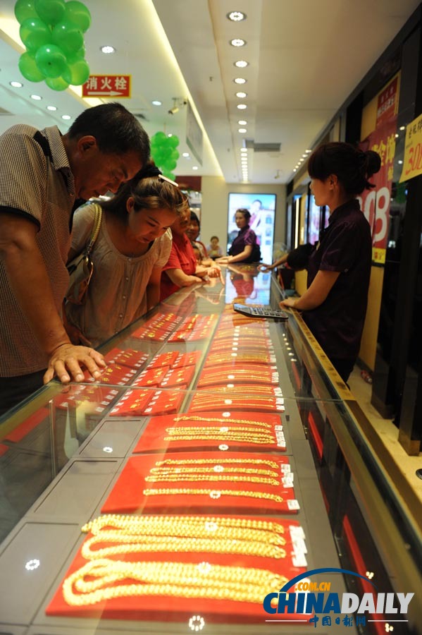 安徽阜陽：黃金低價(jià)引市民搶購 金店被搶購一空