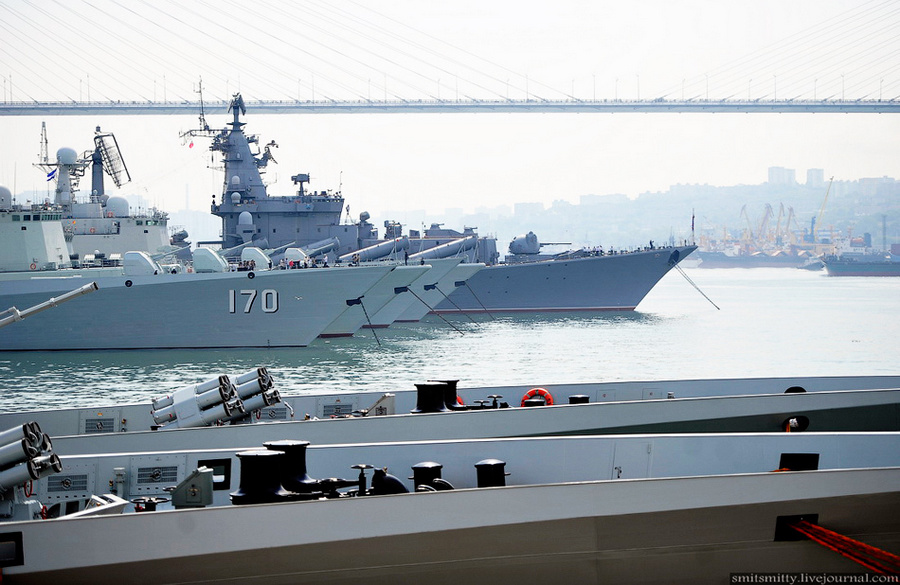 威風(fēng)凜凜：老外拍中國戰(zhàn)艦群威猛集結(jié)場面