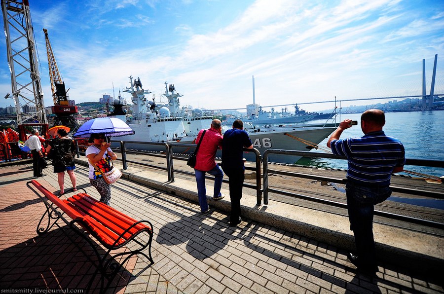 威風凜凜：老外拍中國戰艦群威猛集結場面