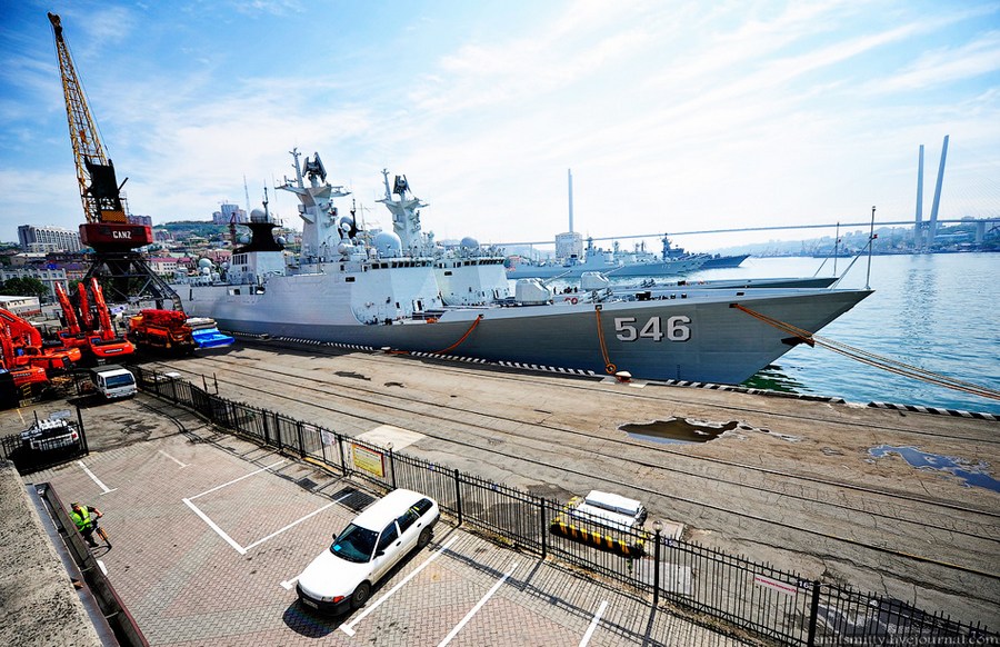 威風凜凜：老外拍中國戰艦群威猛集結場面