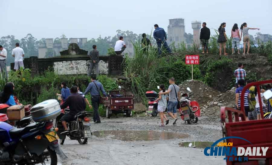 高清組圖：川西第一橋川西大橋垮塌