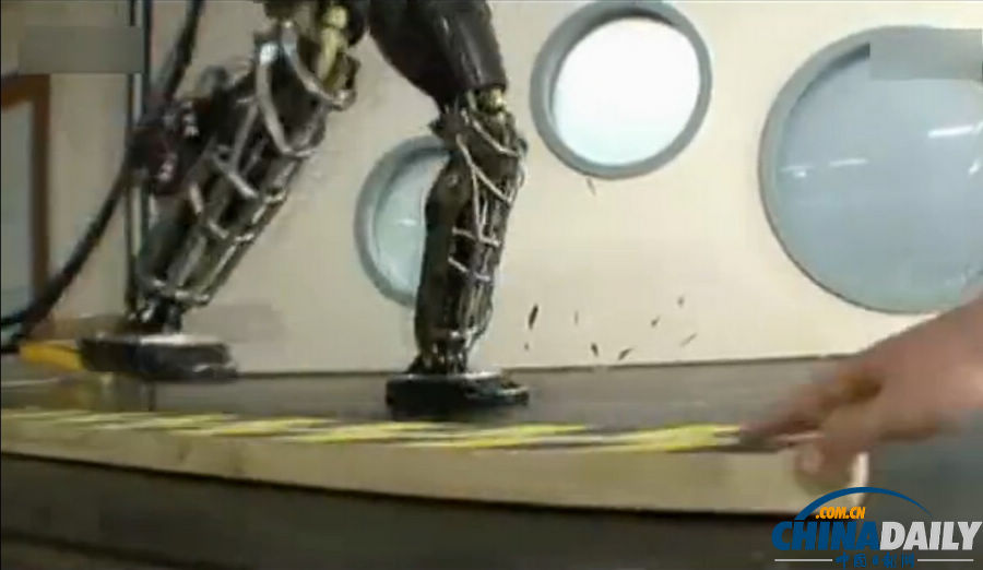 組圖：美軍研制最新戰爭機器人能跑會跳像