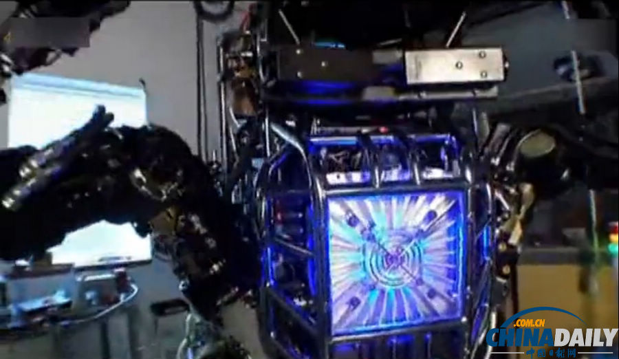 組圖：美軍研制最新戰爭機器人能跑會跳像