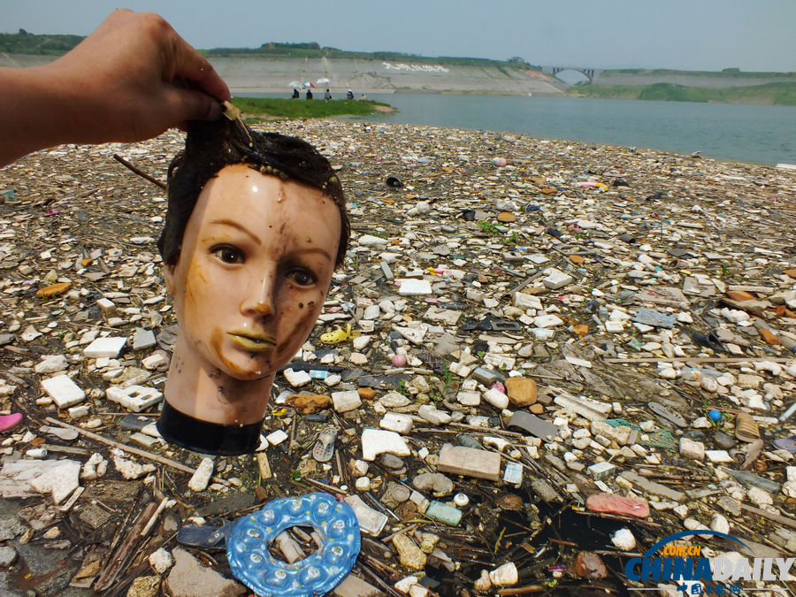 湖北宜昌：三峽水庫又現漂浮垃圾帶