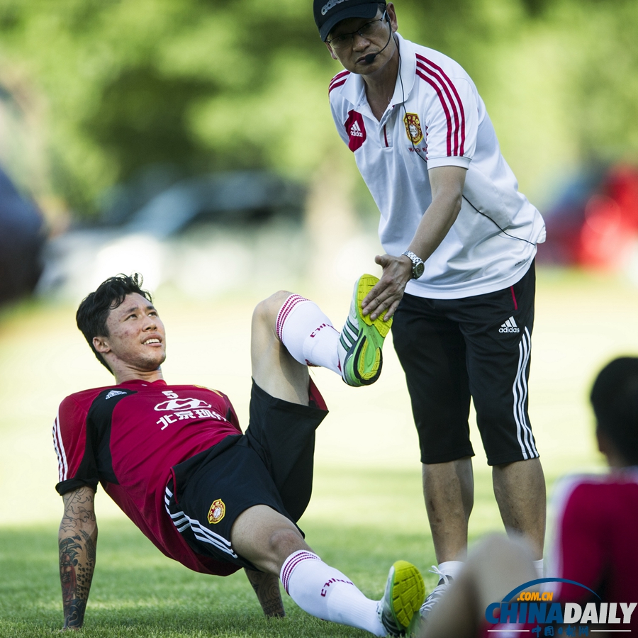 代理主帥傅博首次率國足訓(xùn)練 備戰(zhàn)東亞杯