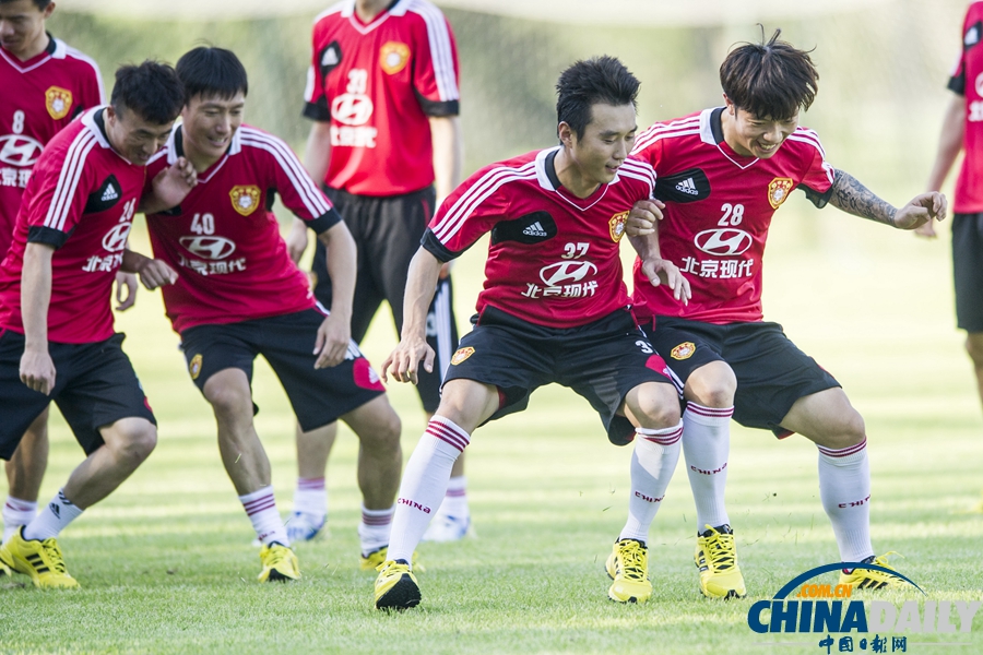 代理主帥傅博首次率國足訓練 備戰(zhàn)東亞杯