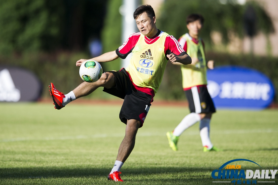 代理主帥傅博首次率國足訓練 備戰東亞杯