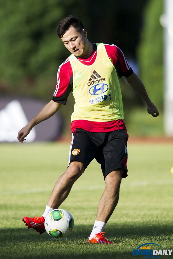 代理主帥傅博首次率國足訓練 備戰東亞杯