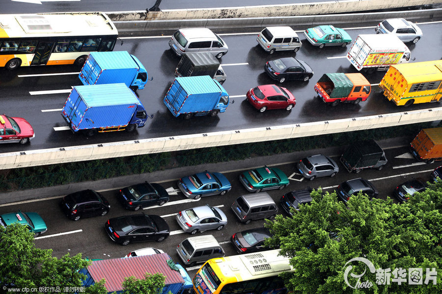 暴雨過后廣州全城大塞車 車龍匯聚車速慢如蝸牛