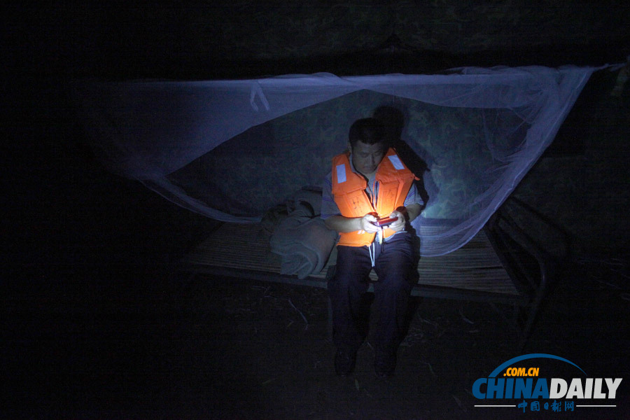 圖片故事：黃河邊上的守夜人