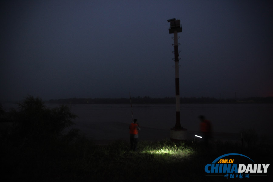 圖片故事：黃河邊上的守夜人
