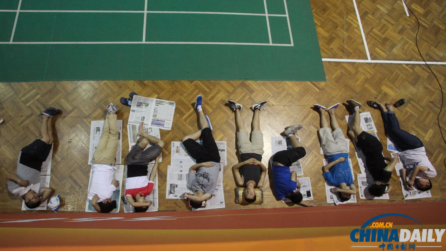 濟南考研族上大課場面壯觀 老師1對3600