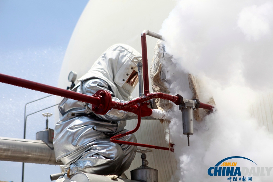 湖北一客運站內發生液化氣槽車泄漏事故 2000余群眾緊急疏散