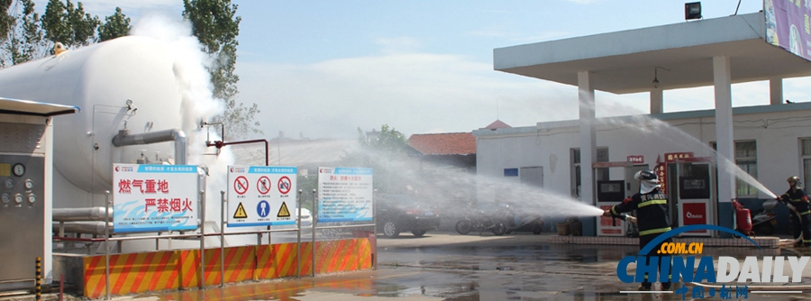 湖北一客運站內發生液化氣槽車泄漏事故 2000余群眾緊急疏散