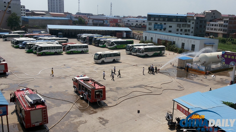 湖北一客運站內發生液化氣槽車泄漏事故 2000余群眾緊急疏散