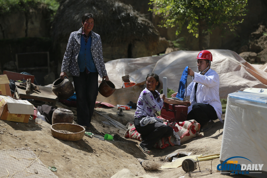 甘肅岷縣：震后救援工作有序進(jìn)行 遇難者陸續(xù)下葬