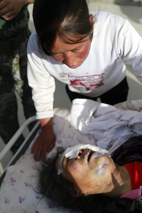 甘肅岷縣：直升機(jī)轉(zhuǎn)移傷員