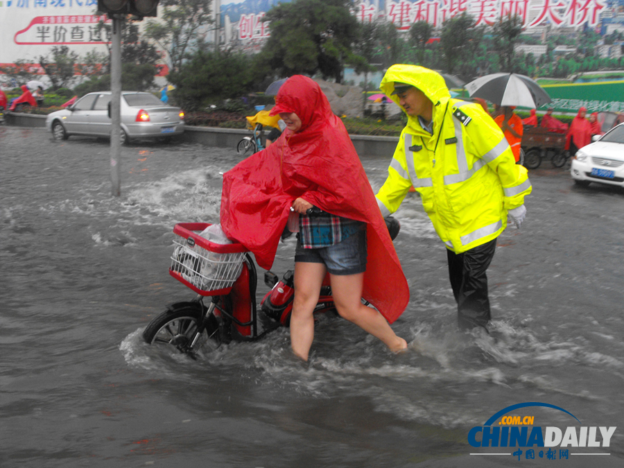 高清組圖：強降雨襲濟南 城區部分路段積水嚴重