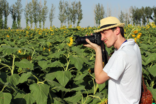 亞洲主流媒體齊聚“敬業”總部葵花生態園 交口稱贊“西部人”葵花油