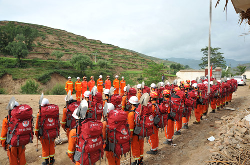 爭分奪秒、搶救生命：甘肅消防總隊發出抗震救災總攻動員令