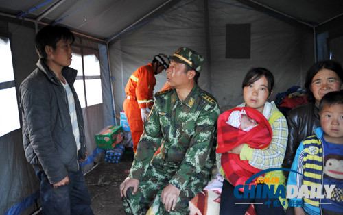 天水消防救援官兵晝夜奮戰在重災區申都鄉