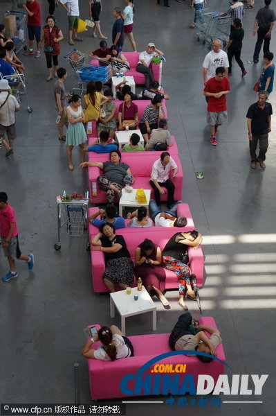 北京高溫來(lái)襲宜家成為“避暑勝地”