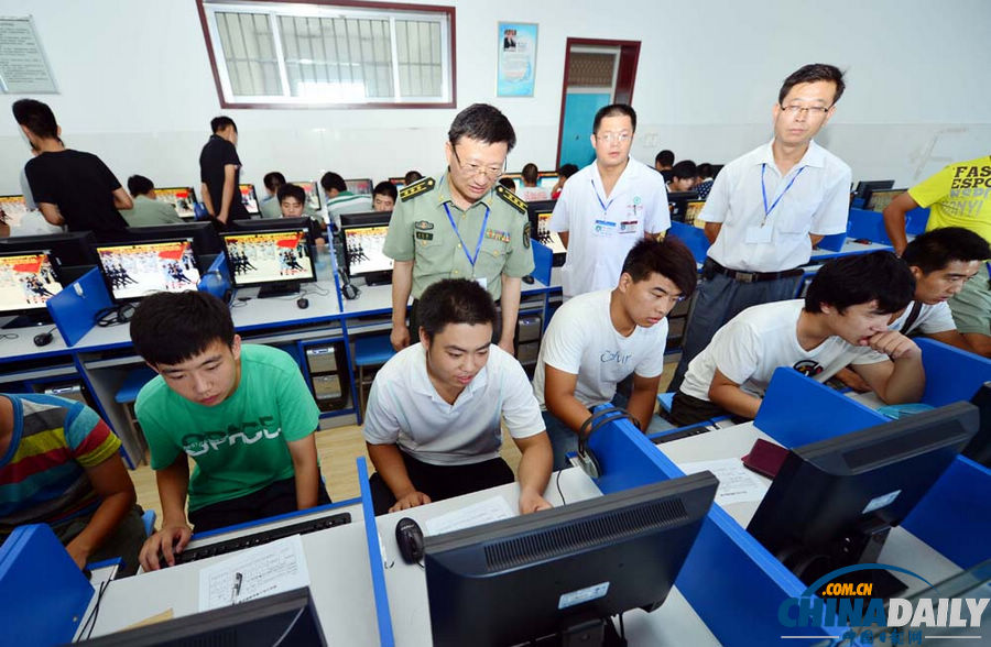 2013年夏秋季征兵工作全面展開 青年全裸體檢